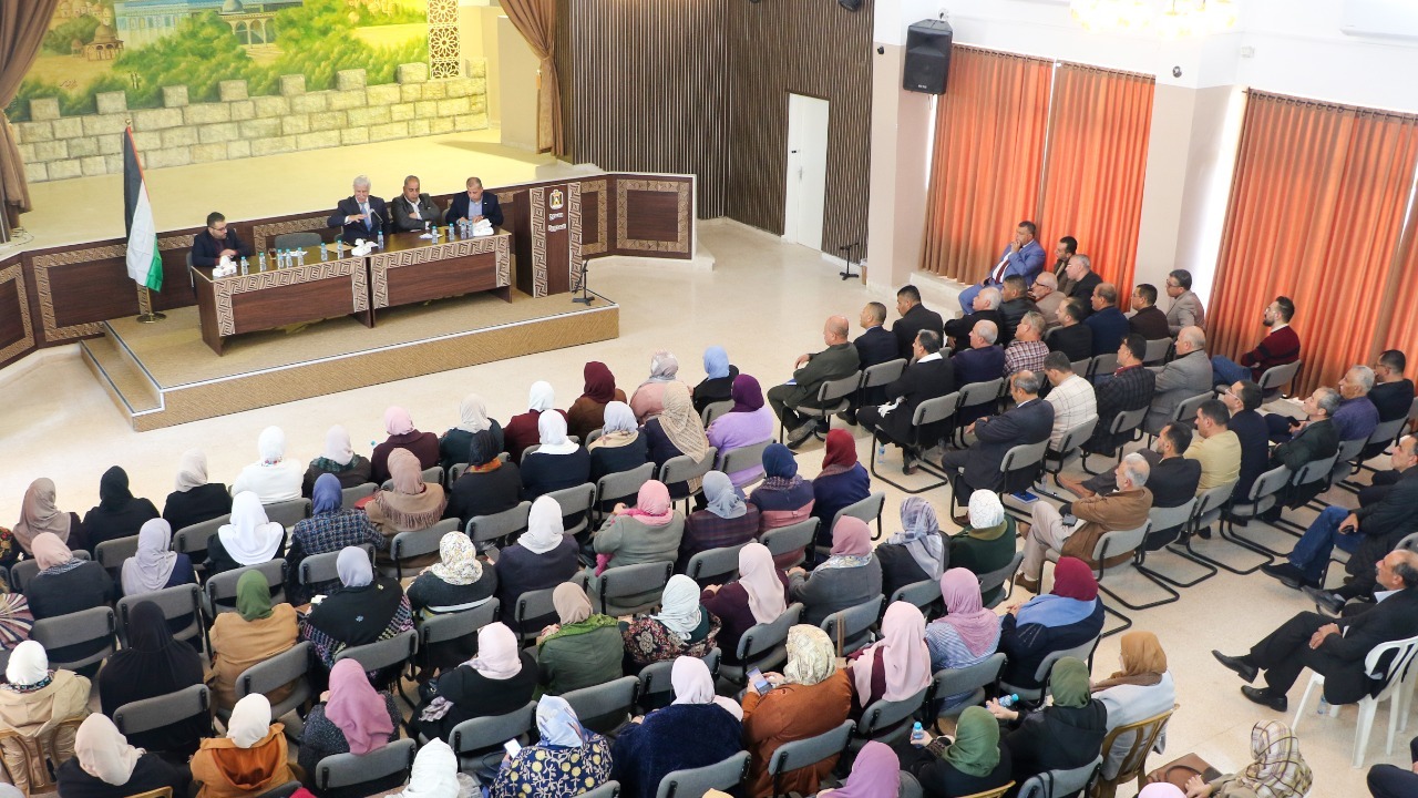 عورتاني يجري جولة في عدة مدارس بطولكرم   