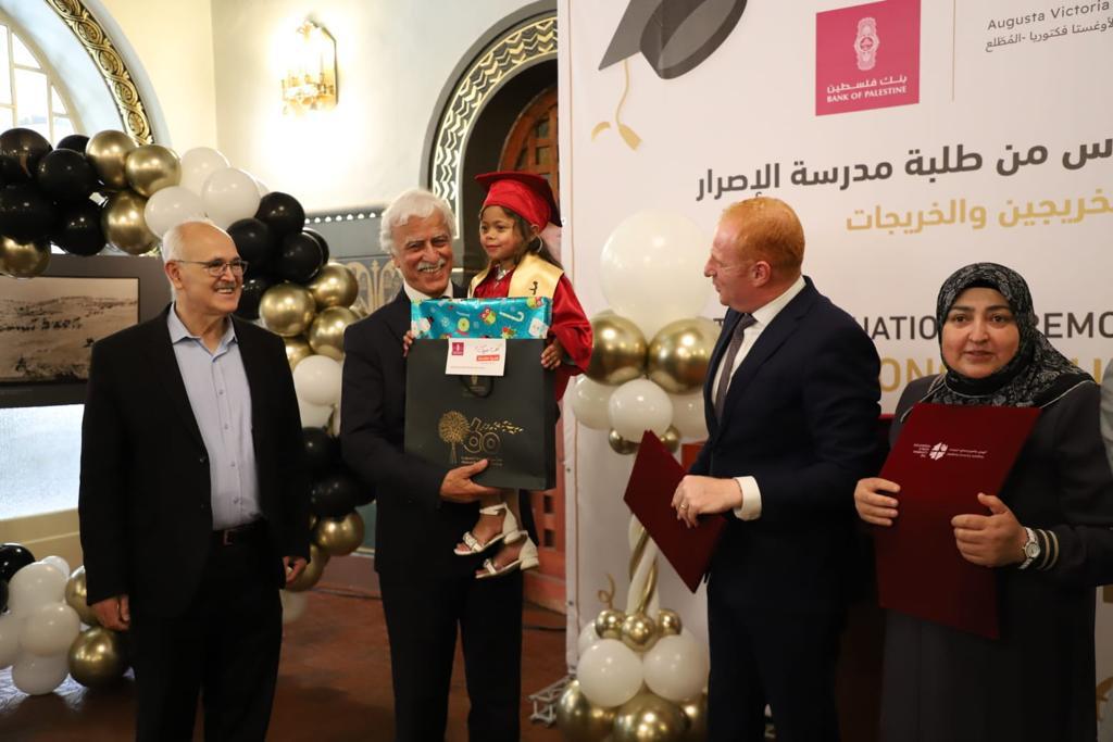 عورتاني يشارك بتخريج طلبة مدرسة الإصرار في مستشفى المطلع بالقدس