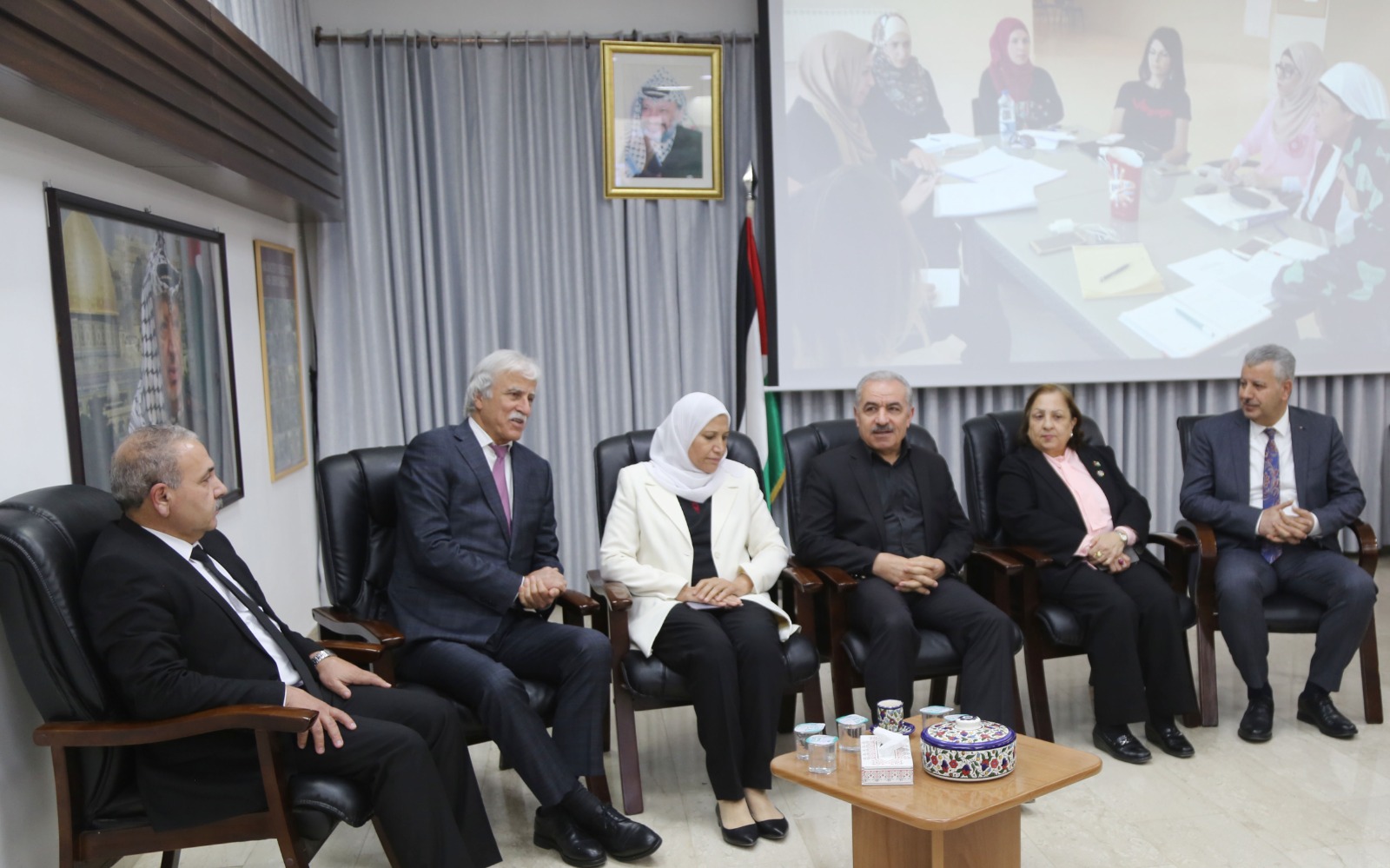 "التربية" تستقبل المعزين بالراحلة نصرو وتطلق جائزة تخليداً لروحها