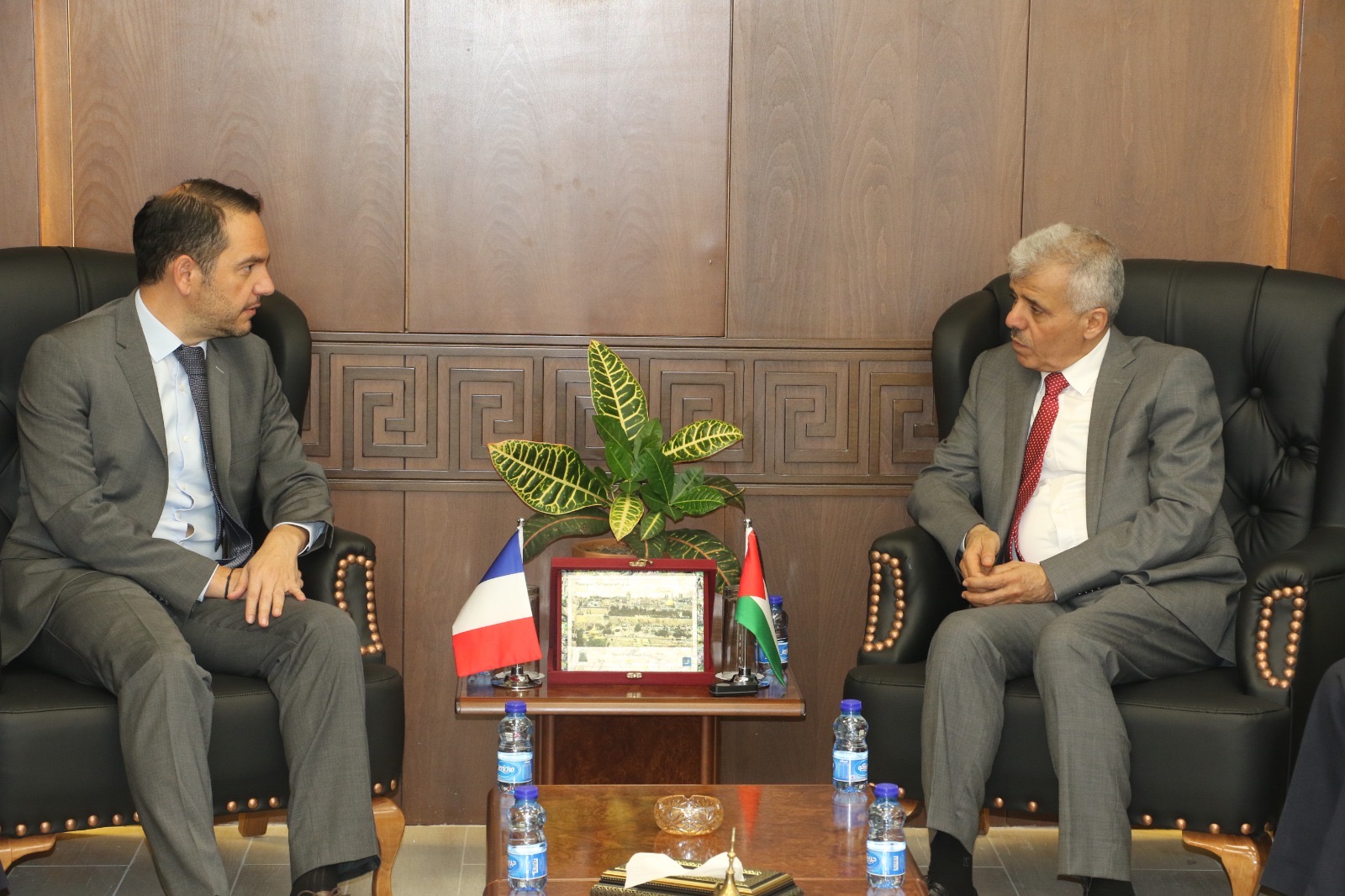 توسيع التعاون مع فرنسا لدعم التعليم في فلسطين