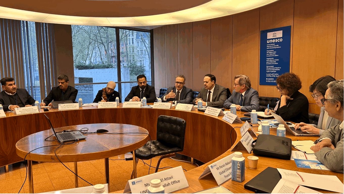جهود متواصلة لتطوير المناهج بالتعاون مع اليونسكو